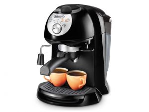 La DeLonghi EC 201 CD.B è la migliore macchina da caffè con le cialde per chi cerca un prodotto di qualità ma non vuole rinunciare neppure al caffè macinato, o al gusto del cappuccino